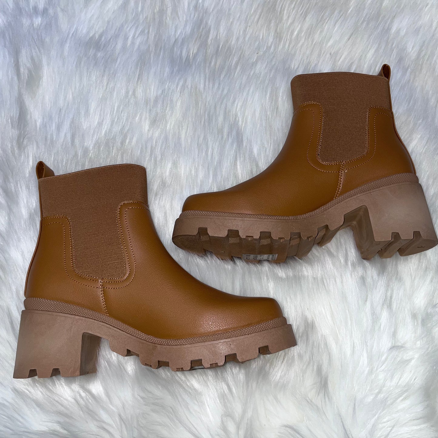 Vigor-21 Camel Crinkle Chunky Boots