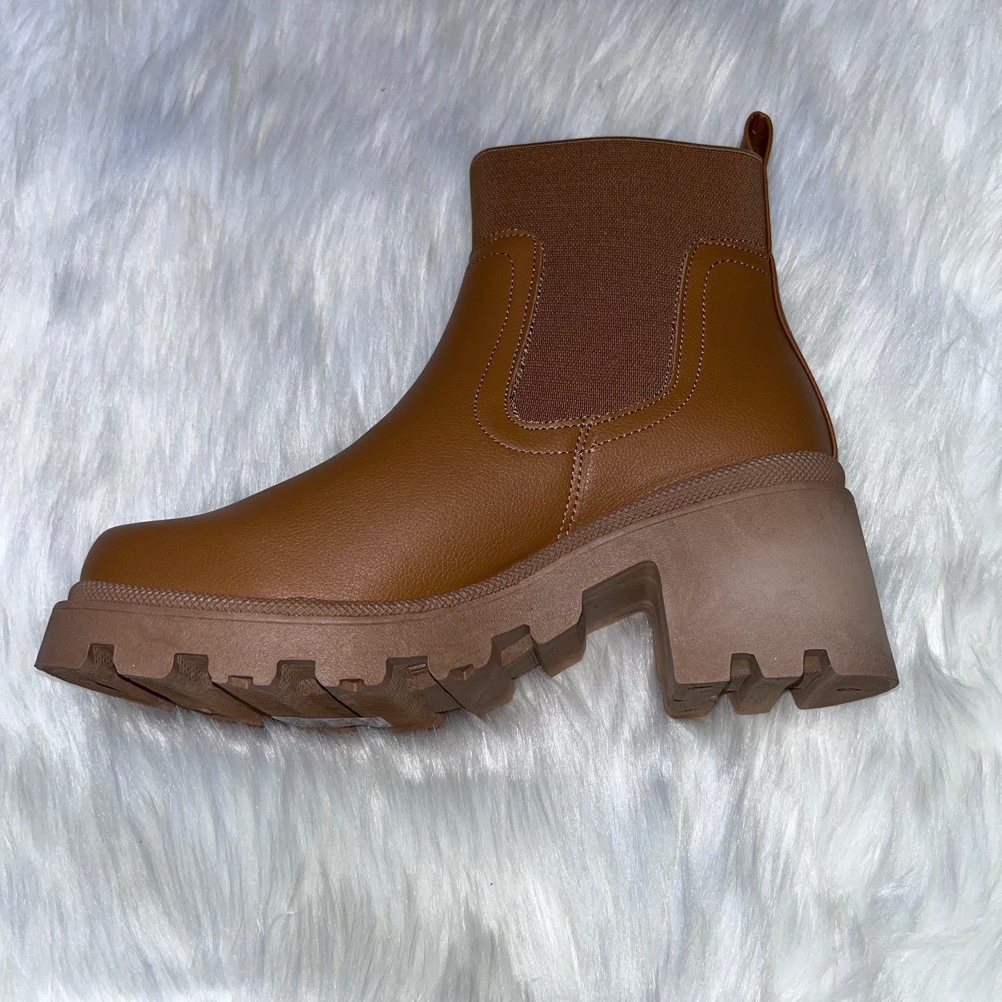 Vigor-21 Camel Crinkle Chunky Boots