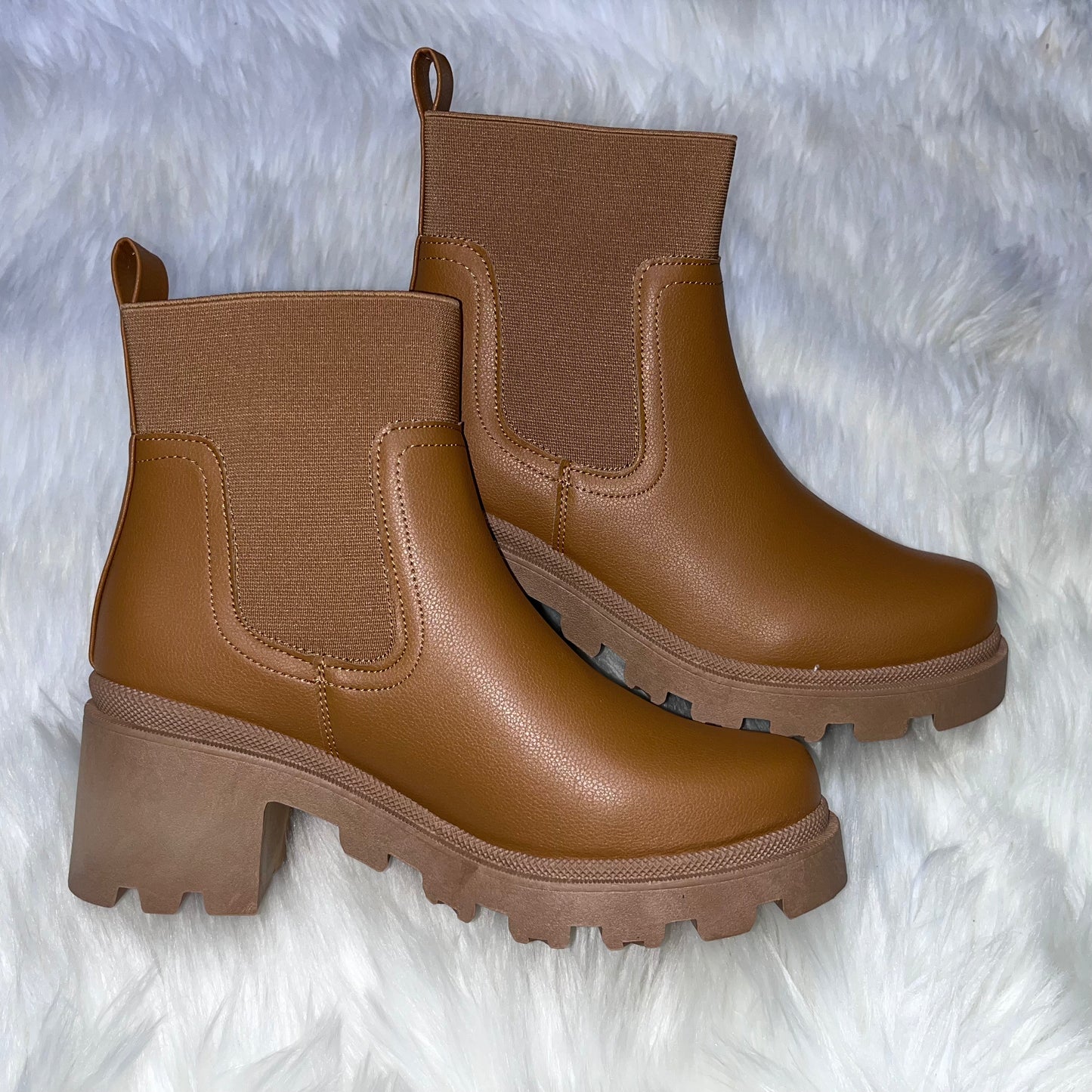 Vigor-21 Camel Crinkle Chunky Boots