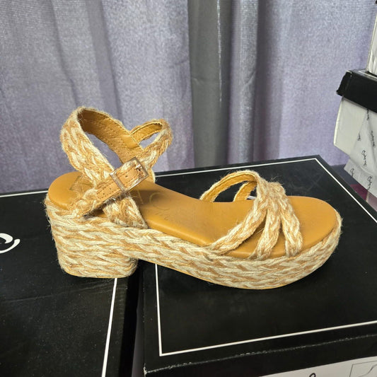BEACH Tan Wedges